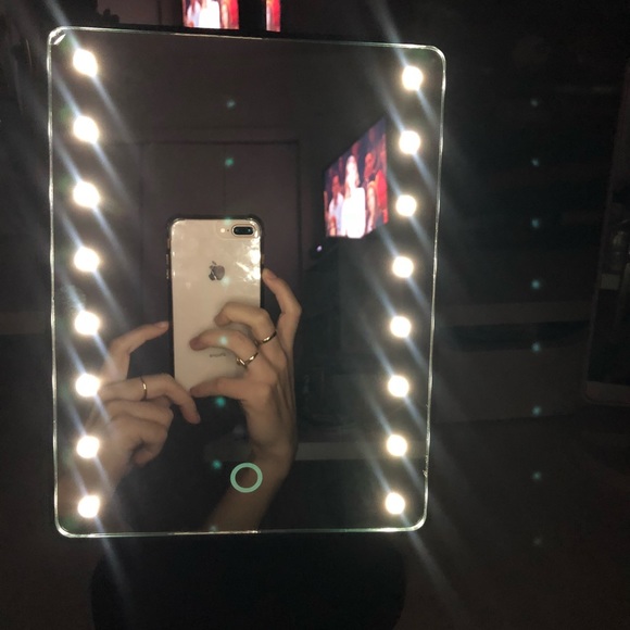 LIKE NEW LED Vanity mirror 360 rotation - Picture 7 of 8